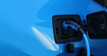 Innovativer Meilenstein: Brüssels erste reine E-Tankstelle (Foto: AdobeStock - elektronik-zeit 117578009)