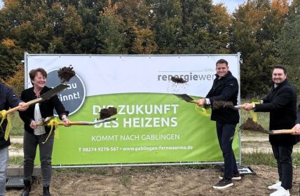 Symbolischer Spatenstich in Gablingen läutet umweltfreundliches Nahwärmenetz Projekt (Foto: GP JOULE)