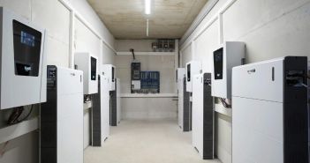 Acht E3/DC one Hauskraftwerke decken 100 kW Spitzenlast ab (Foto: E3/DC)