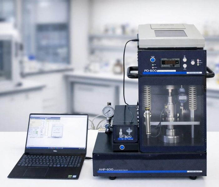 Das Pulvermesssystem PD-600 bei der Leitf&auml;higkeitsmessung (Foto: N&H Technology GmbH)