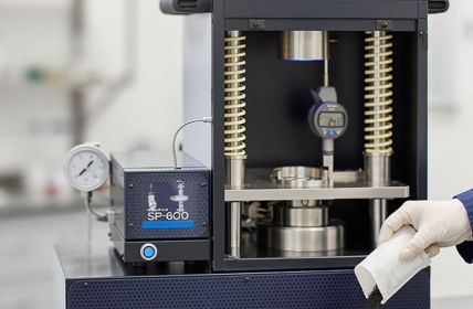 PD-600 Pulvermesssystem sichert reproduzierbare kritische Leitfähigkeitsdaten für pharmazeutische (Foto: N&H Technology GmbH)